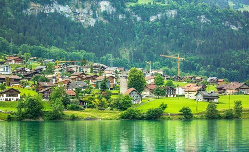 世外桃源因特拉肯 蜜月小镇琉森 洛桑 伯尔尼 苏黎世 3晚四星级酒店)