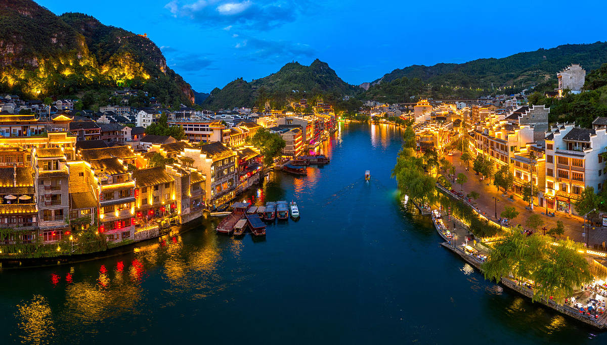 悠然贵州28人贵州黄果树千户苗寨荔波小七孔镇远古镇梵净山拼车5日游