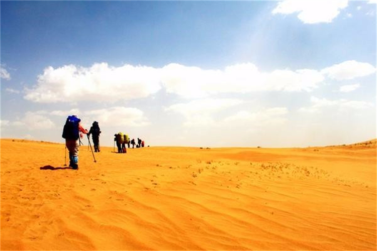 内蒙库布齐沙漠20km初级沙漠徒步挑战中国第七大沙漠4日游星空露营