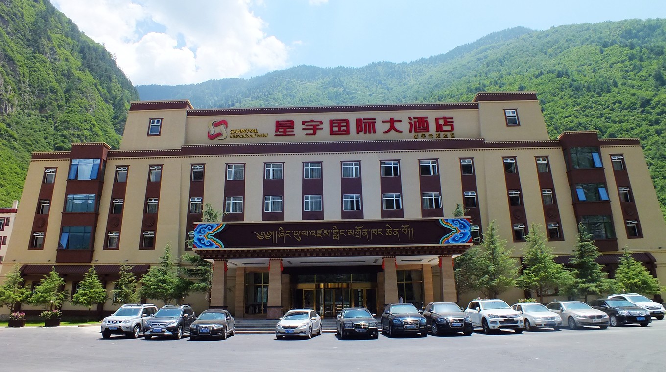 九寨沟星宇国际1-2晚 双早 2人接机 2张九寨套票  套餐