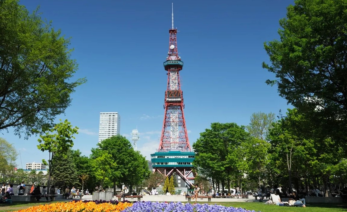 札幌电视台观景台门票观赏札幌的繁华夜晚大通公园为背景的壮丽风景向