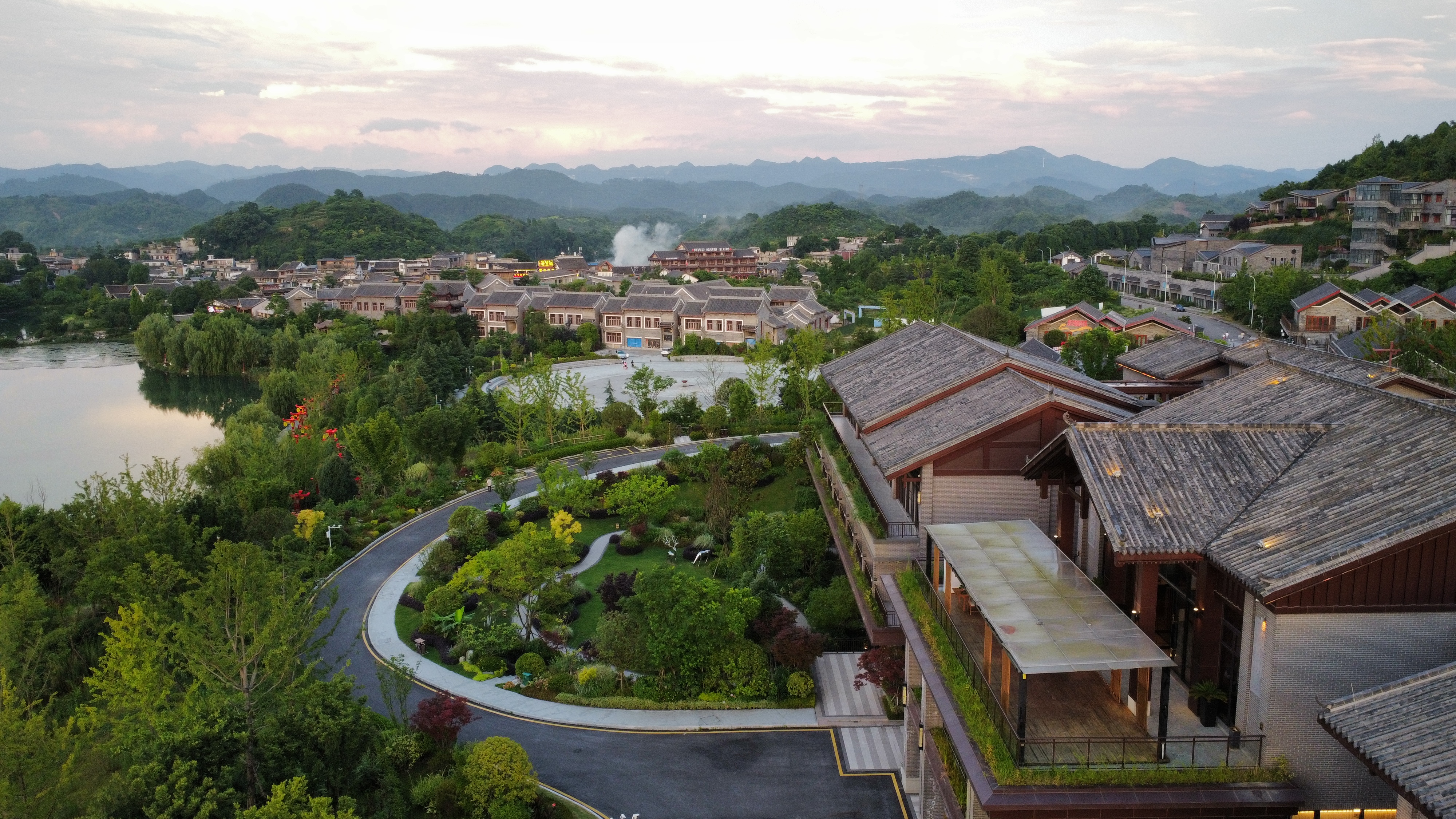 贵阳龙溪里凤颐岩居2天1晚酒店套餐两家人必囤狂欢音乐节民族大联欢