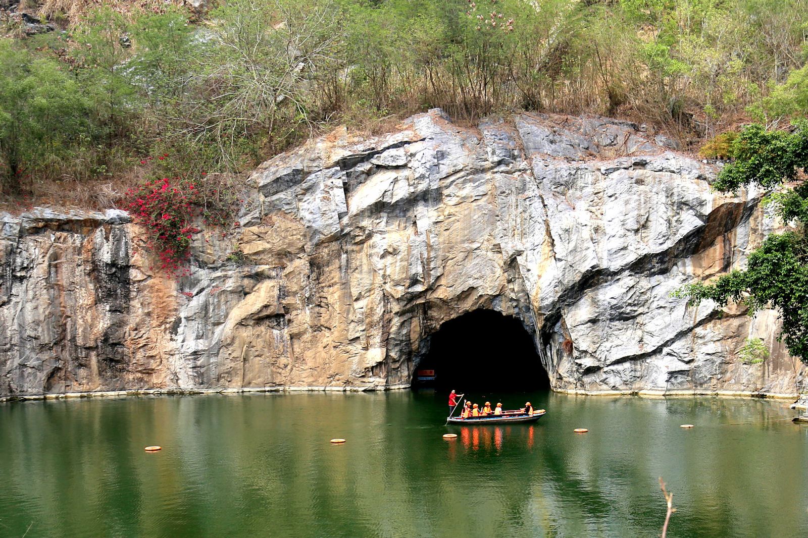 儋州石花水洞地质公园门票天下奇观地球演变地质活动的溶洞美景
