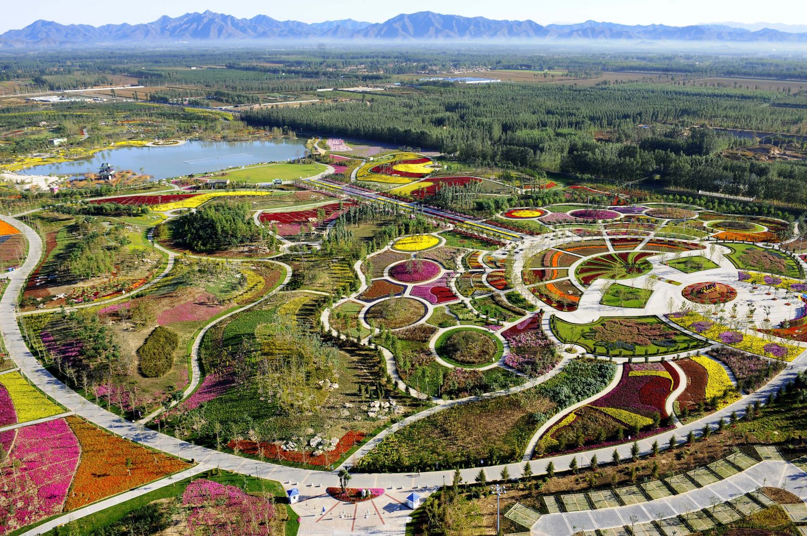 以创为魂"的战略定位,将花卉产业与文旅产业有机融合,被评为"北京顺义