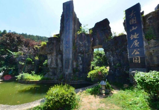 浏阳大围山森林公园赏万亩杜鹃花长沙出发一日游杜鹃花期间直通车天天