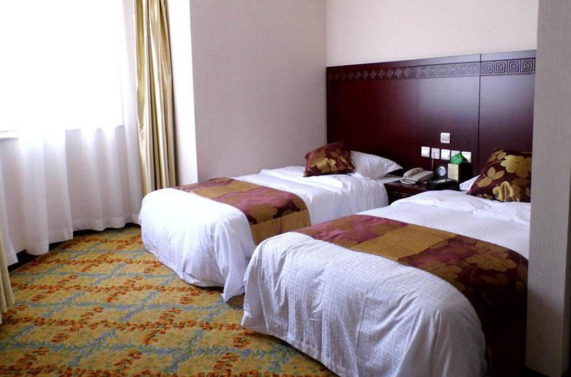 西安南北中轴线上(地铁二号线主线南稍门站点),永宁门外长安路北段58