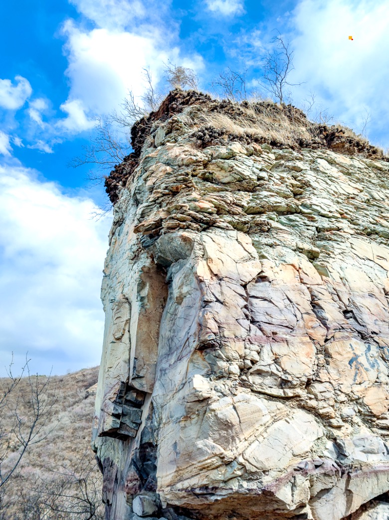 京郊门头沟九龙山一日游本周正值野生杜鹃花盛开九龙山环穿户外经典12