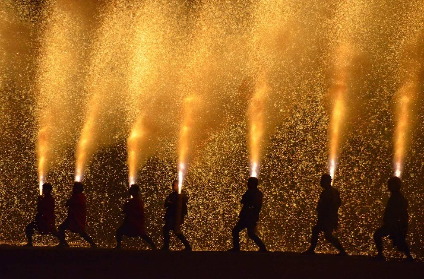 三河传统手筒花火大会2日游大阪出发巴士之旅手持烟花节参观伊势神宫