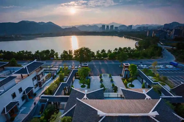 英德栖湖酒店1间1晚(酒店次日早餐 宝晶宫门票 环湖自行车半小时)