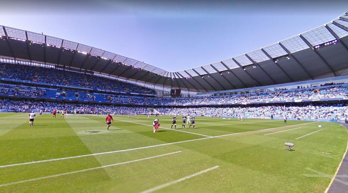 自2011年起曼城赞助商阿提哈德航空公司冠名球场,球场官方名为阿提