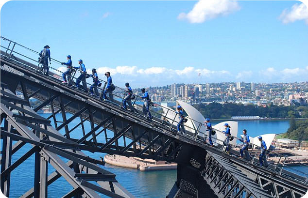澳大利亚攀爬悉尼海港大桥缤纷灯光音乐节南半球大规模的灯光音乐和