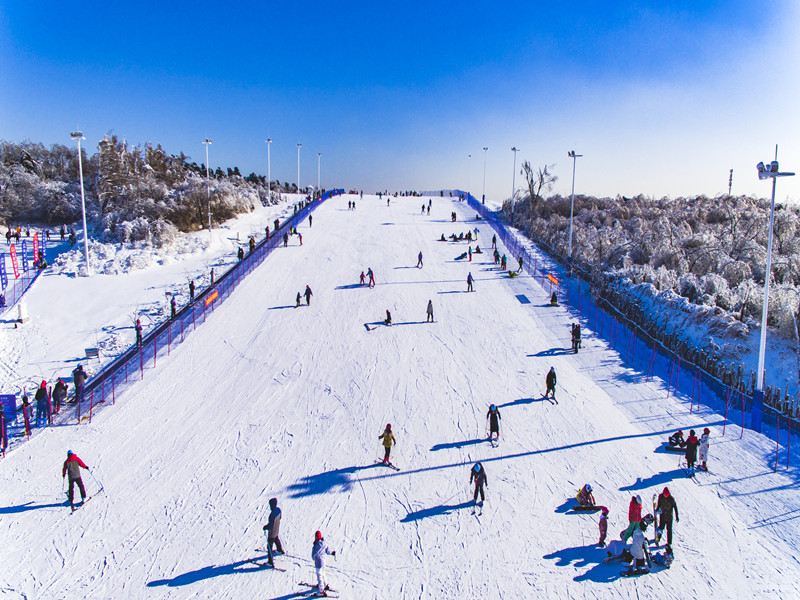长春天定山滑雪场门票可选日场夜场不同雪道满足不同人群雪具好路况佳