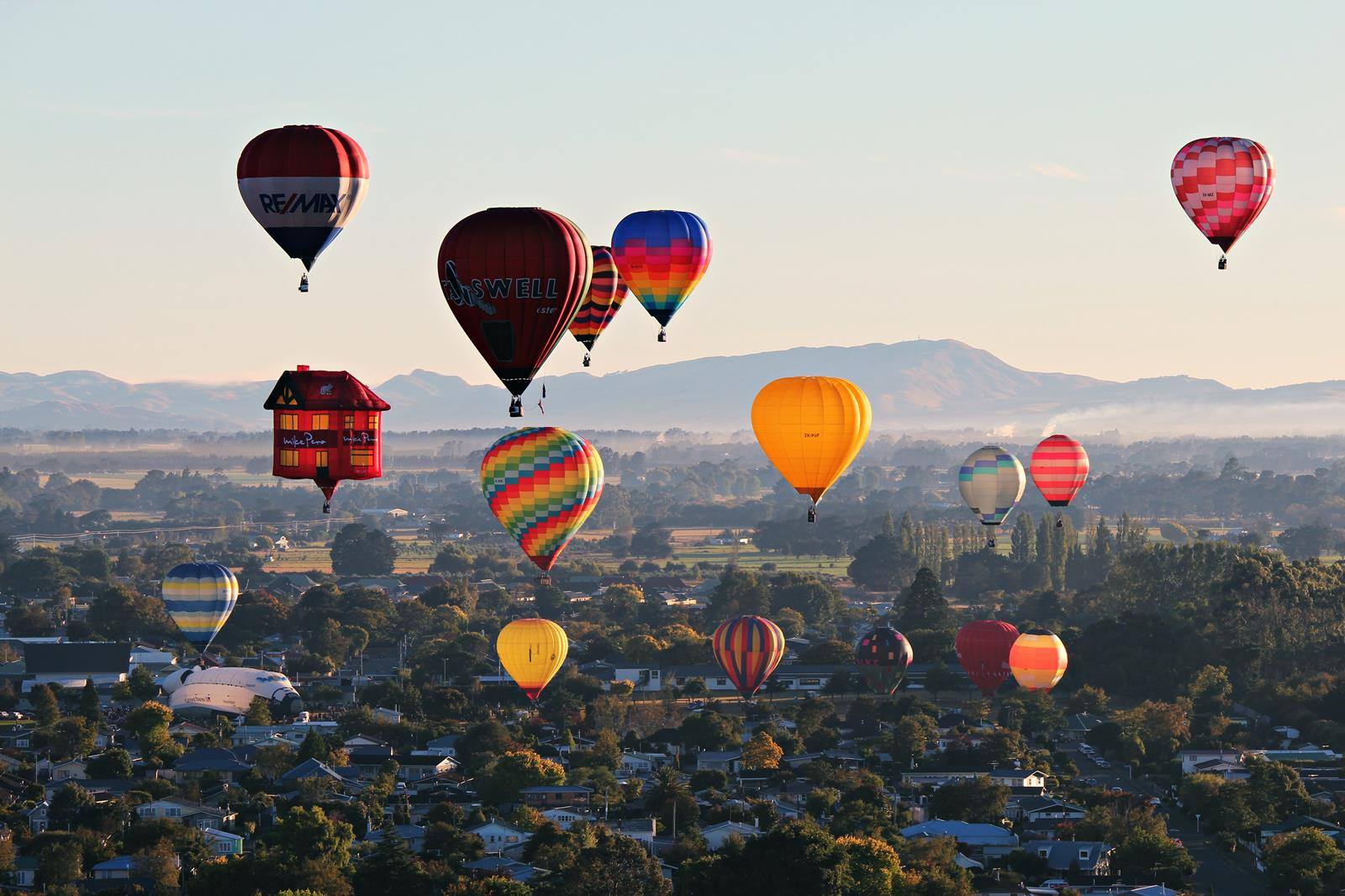 新西兰坎特伯雷热气球浪漫飞行体验酒店接送60分钟飞行美味茶点
