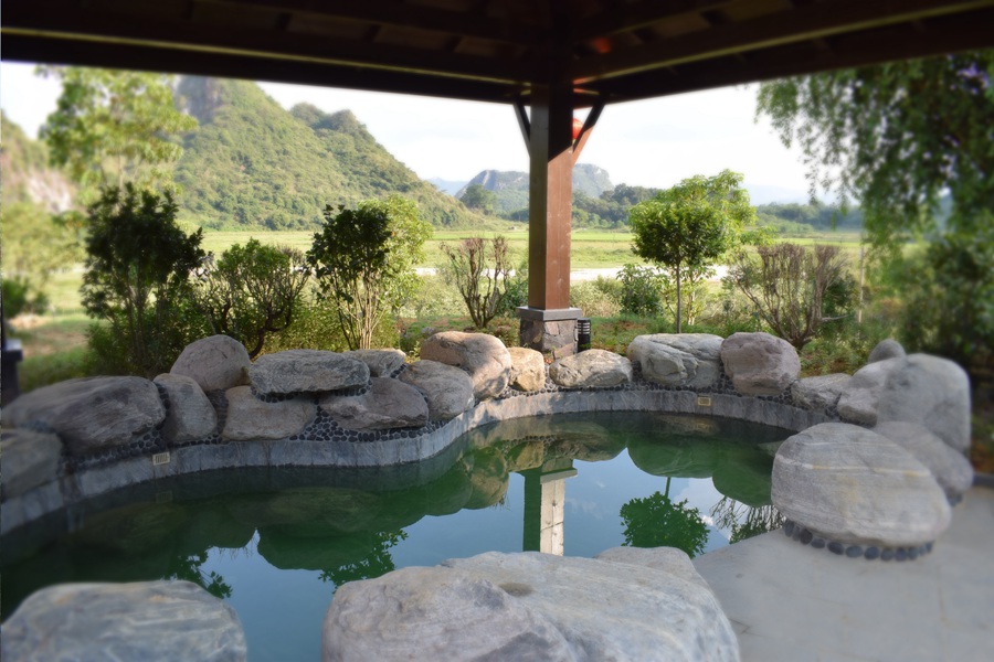 清远英德宝晶宫天鹅湖温泉酒店夏日家庭亲子2天1晚套餐(园景房一间