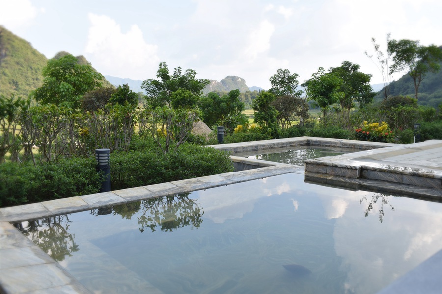 清远英德宝晶宫天鹅湖温泉酒店夏日家庭亲子2天1晚套餐(园景房一间