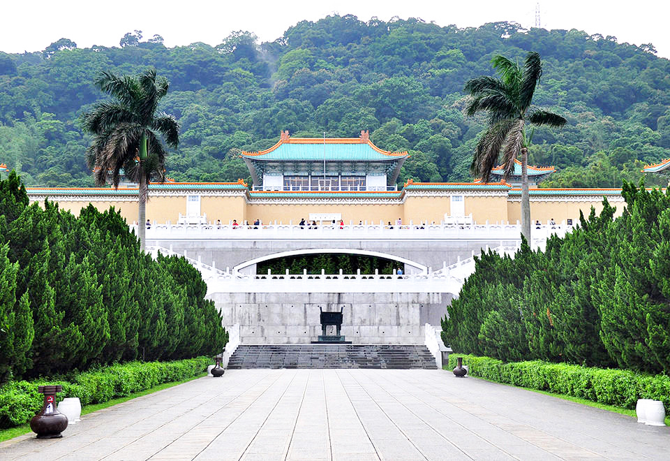 素有"北京故宫看建筑,台北故宫看文物"的说法