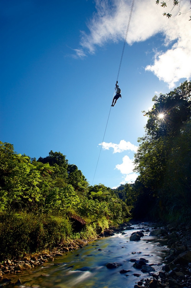 斐济 南迪沉睡巨人丛林滑索半日游(速度与激情 最高时速40km/h 挑战不