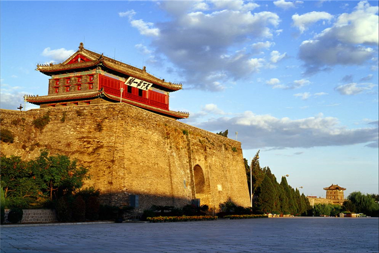 山海关天下第一关景区位于山海关城中心,建于明洪武十四年(公元1381年