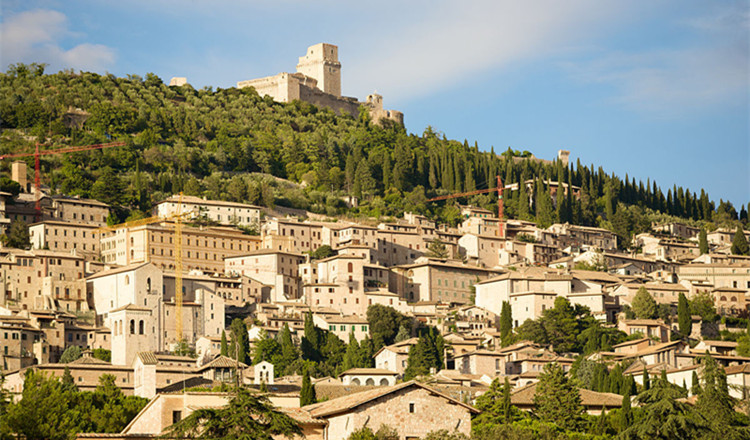 意大利阿西西圣弗朗西斯大教堂一日游酒店接客特色午餐
