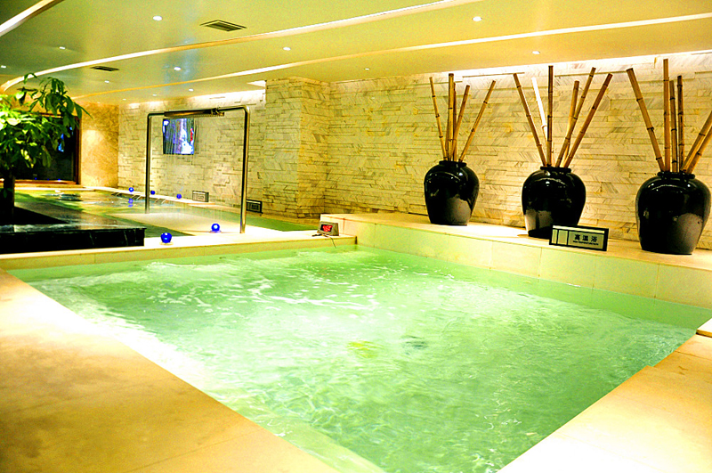 西安静湖泉休闲会馆是沈阳华信实业投资集团注巨资精心打造的一家集