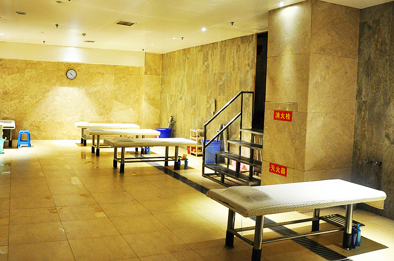 西安静湖泉休闲会馆是沈阳华信实业投资集团注巨资精心打造的一家集