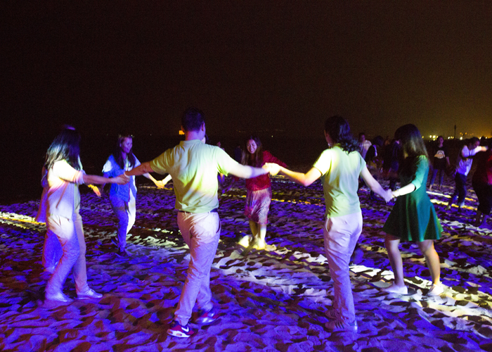 亚龙湾沙滩篝火晚会门票赏亚龙湾夕阳品龙虾海鲜烧烤