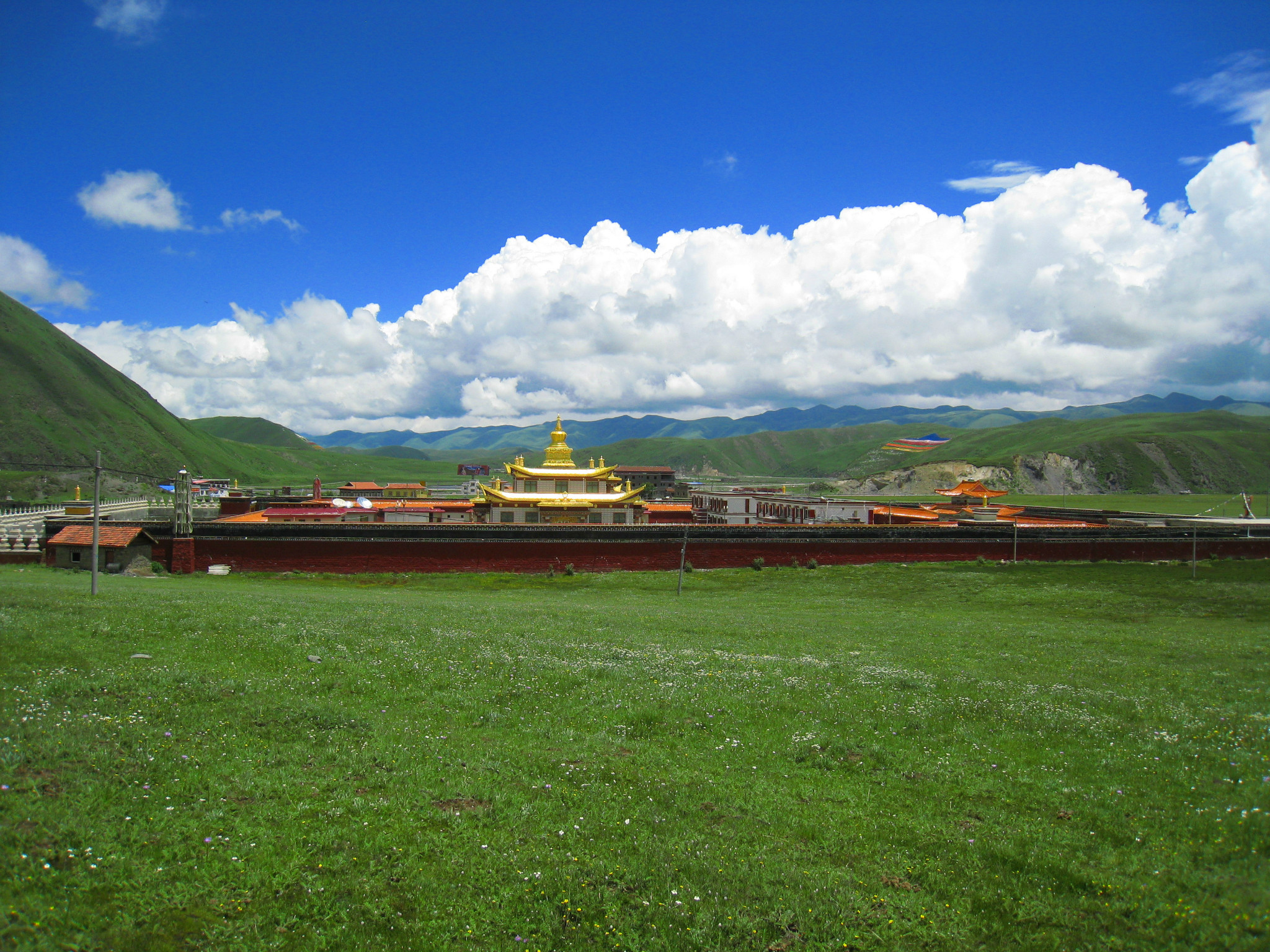 佛国净土圣地色达成都出发马尔康色达新都桥康定6日环线拼车包车朝圣