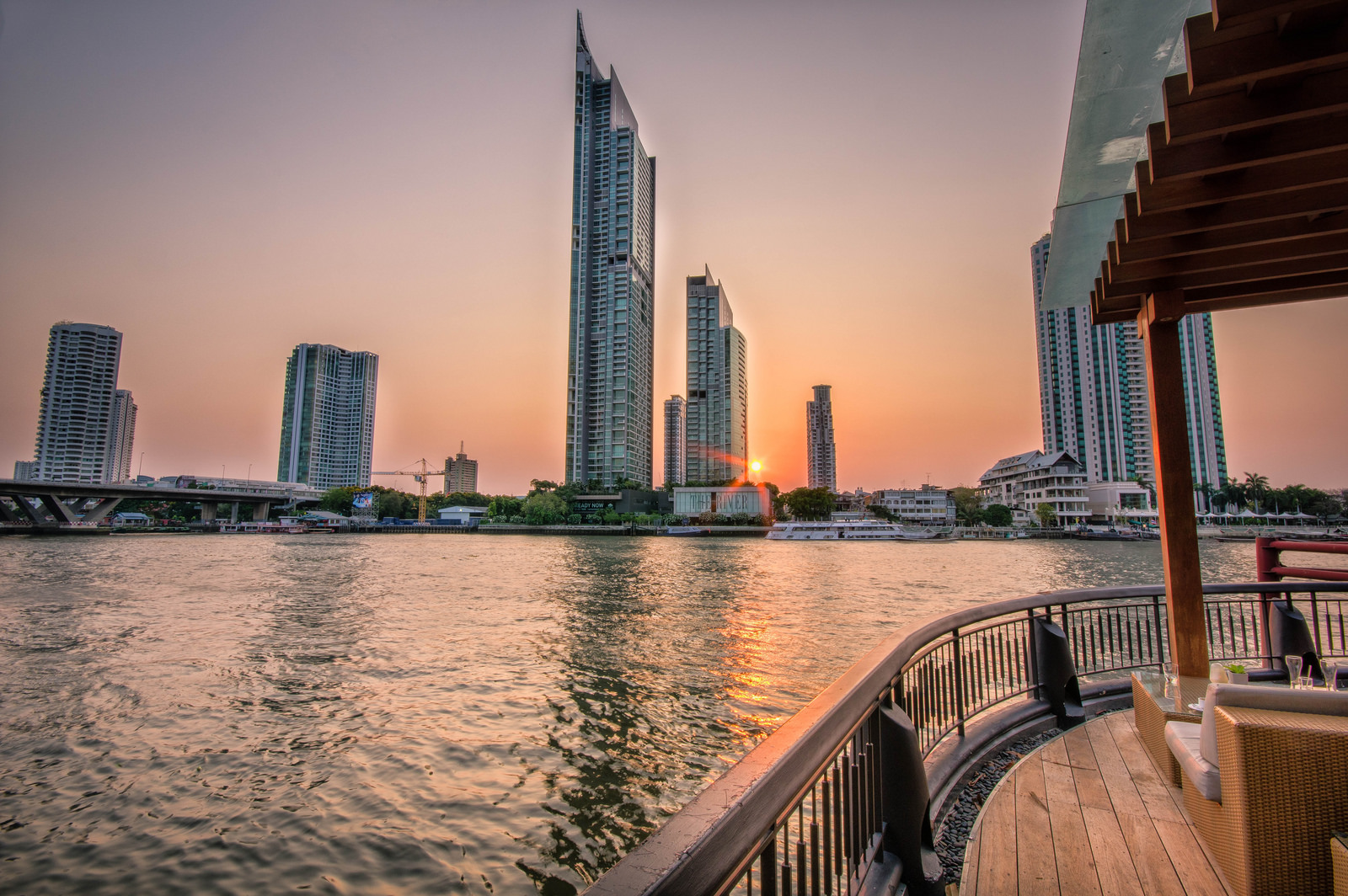 限时特价香港直飞泰国曼谷芭提雅品质游深起港止国际自助餐泰式火锅店