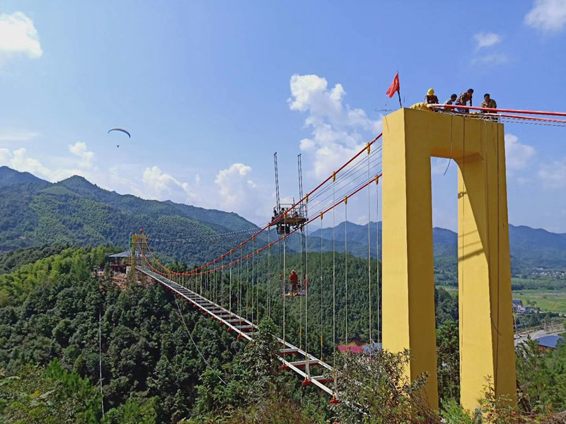 湖北咸宁崇阳柃蜜小镇白崖山风景区动物园9d玻璃桥套票
