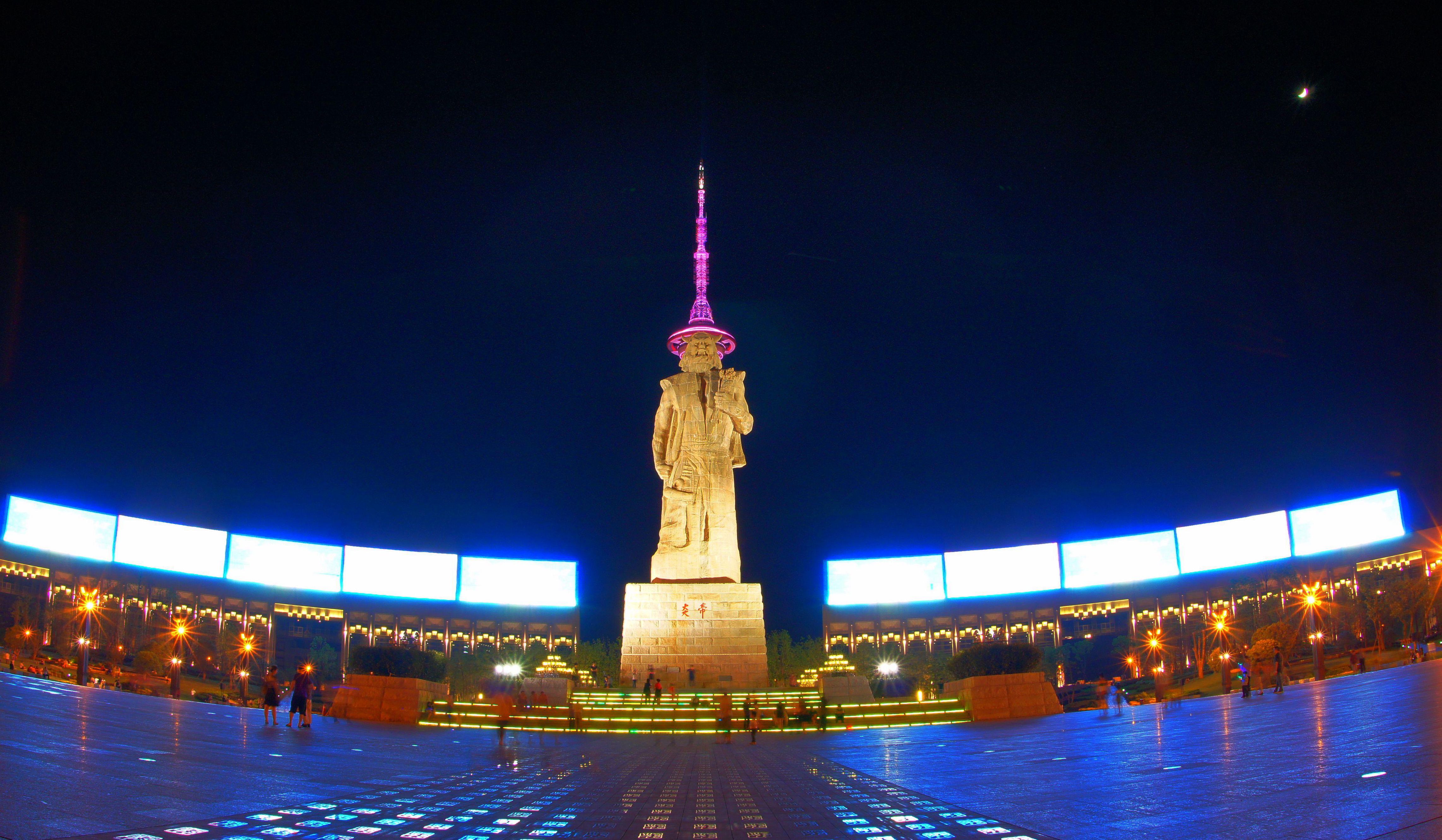 株洲电视塔,位于湖南省第二大城市——株洲市天元区,又叫东方神龙塔