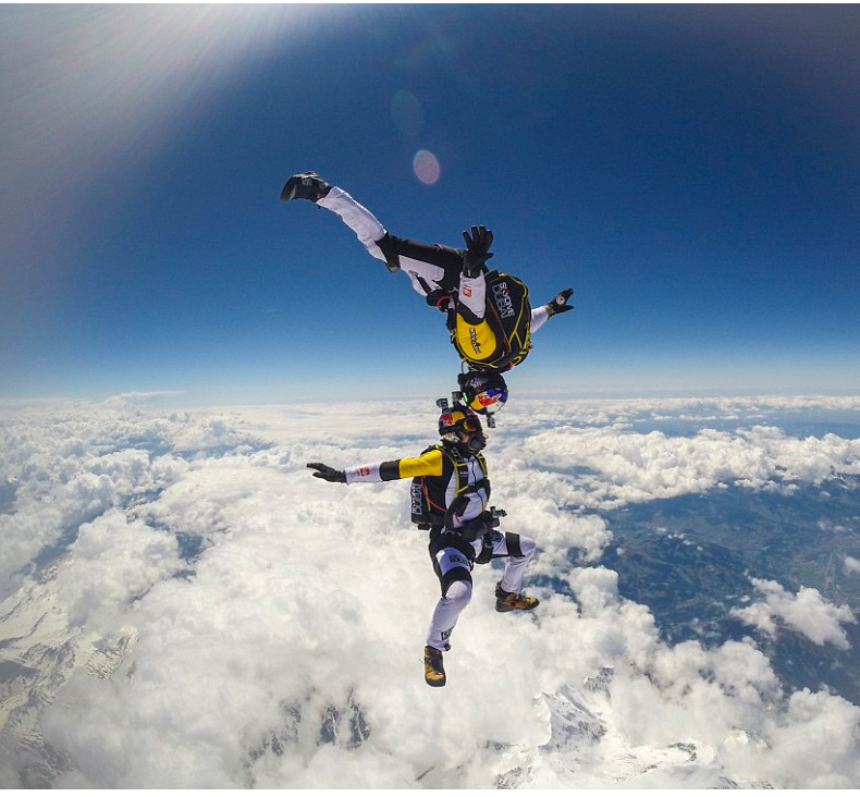 勇敢者的游戏广东鹰飞跳伞体验云浮罗定机场4000米高空跳伞