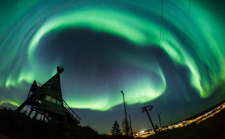 芬兰罗瓦涅米极光天空观测站体验冬季观极光夏季赏星空