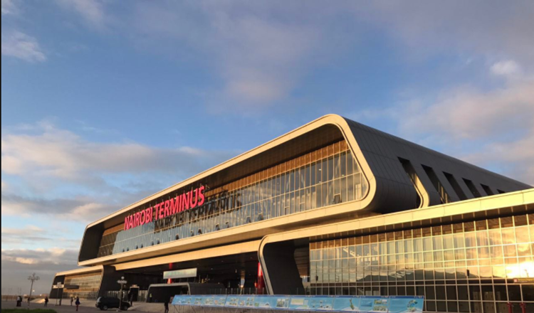 肯尼亚内罗毕火车站接送车