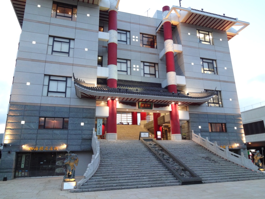 费用:四海楼海鲜面约为65元长崎四海楼是一家拥有百年历史的中餐馆,由