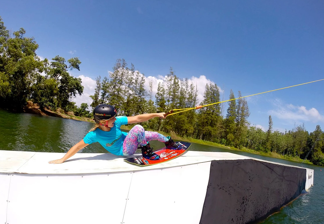 普吉岛 尾波滑水公园体验(两人起订)