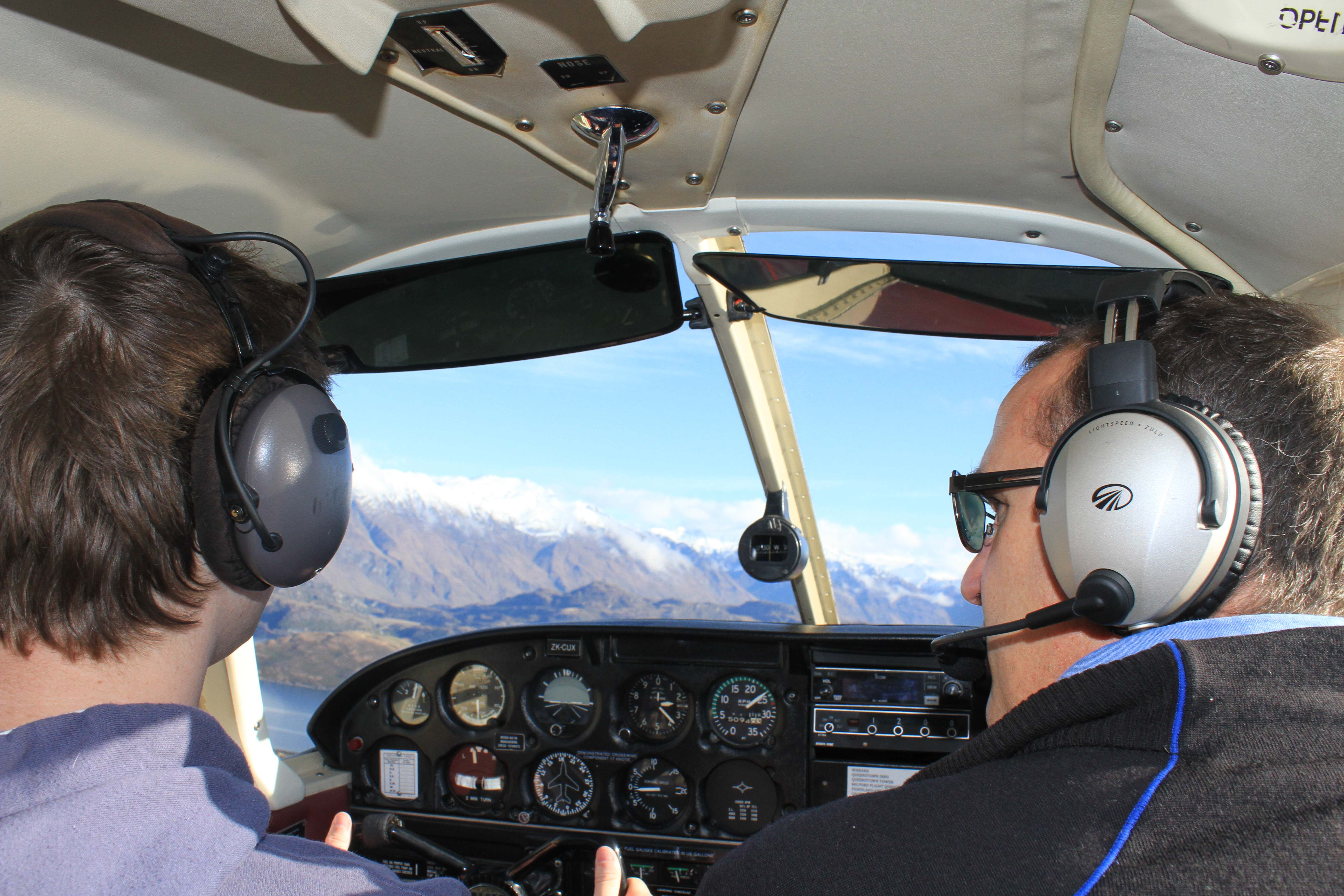 瓦纳卡learntofly驾驶飞机体验可预约中文教练1人驾驶操作第2人免费