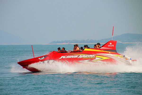 广东巽寮湾海上动感飞艇体验一次360度旋转漂移开启速度激情模式