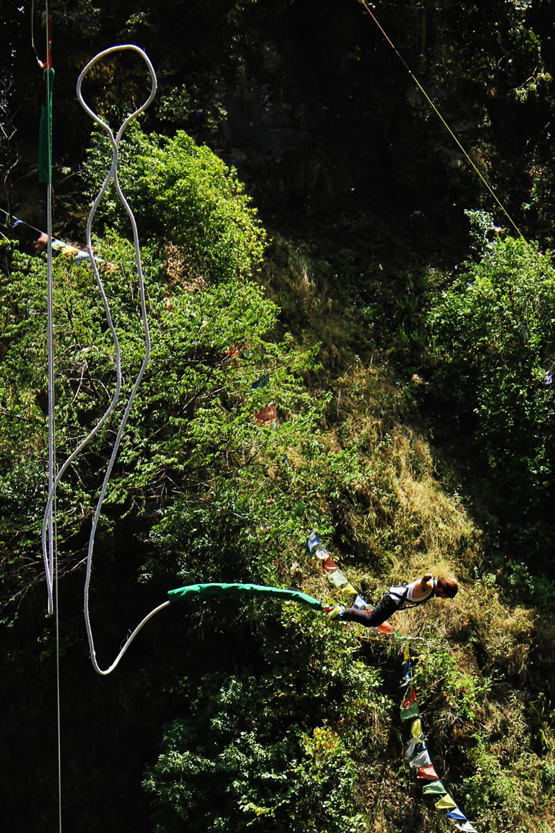 尼泊尔加德满都蹦极峡谷秋千160米深谷蹦极巨型摇摆极限运动挑战
