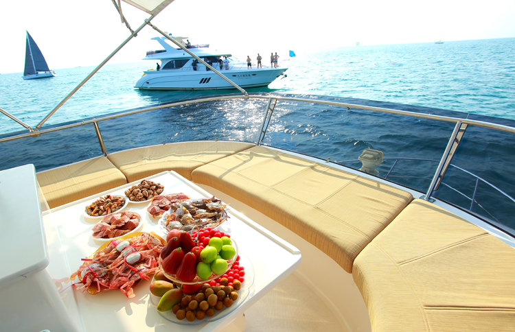 意大利设计限乘10人三亚超大豪华游艇包船出海畅玩3小时送海鲜大餐