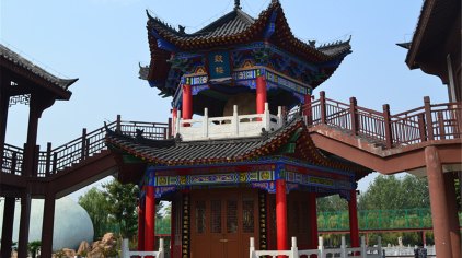 开源旅游景区位于河南省漯河市南郊,占地千余亩,是国家4a级旅游景区.