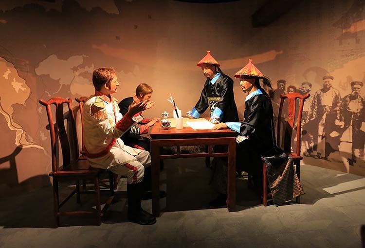 传说,当时在吴大澄与俄国谈判后,负责立界碑的几个清兵由于喝醉了酒