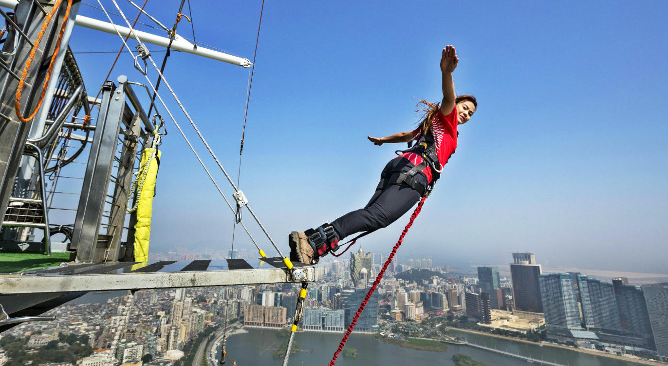 澳门塔塔尖空中漫步可选家庭套餐高空漫步证书照片ajhackett澳门旅游