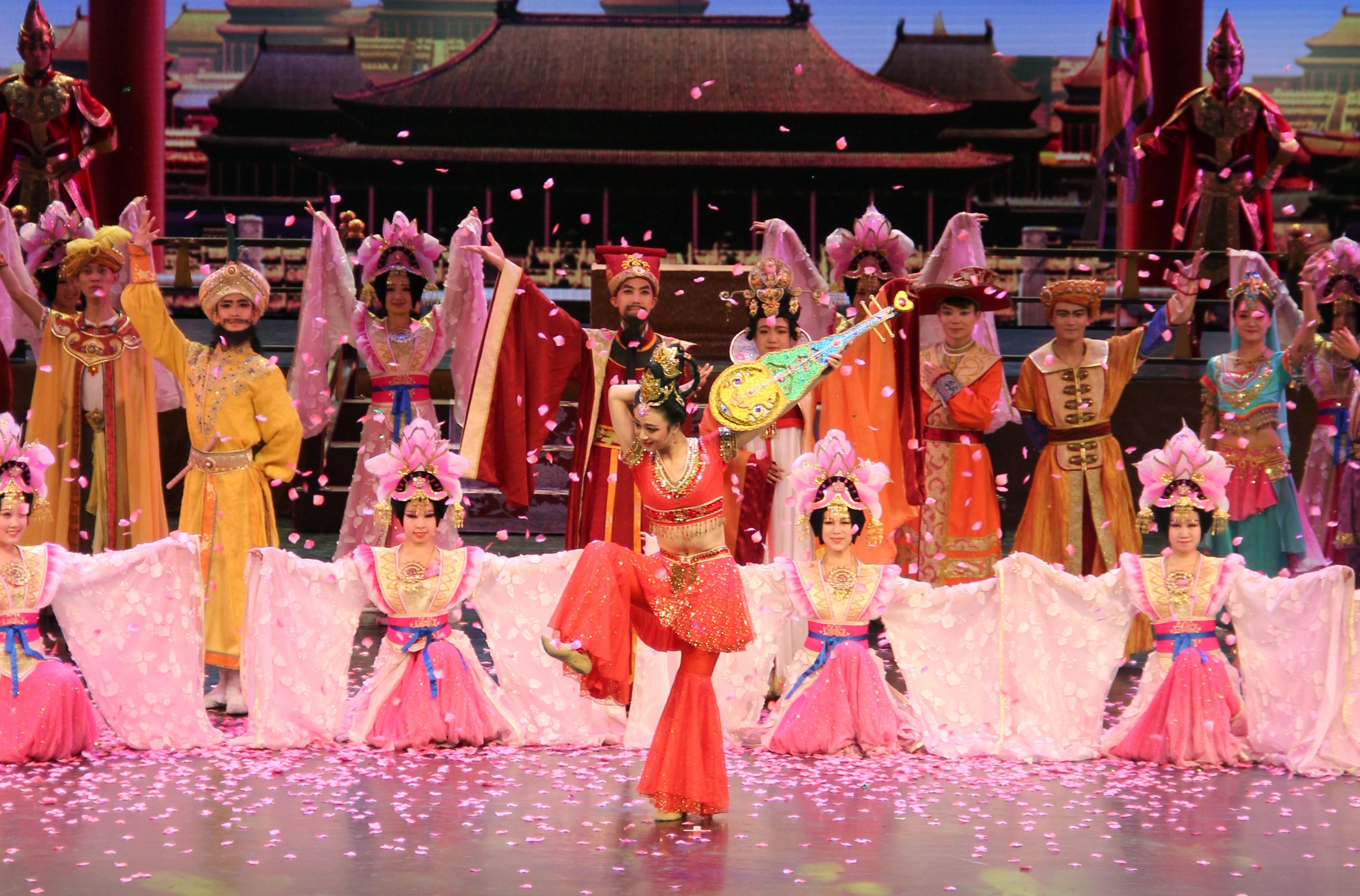 丝路花雨完美演绎敦煌丝绸之路千年故事复活敦煌飞天壁画神奇舞姿