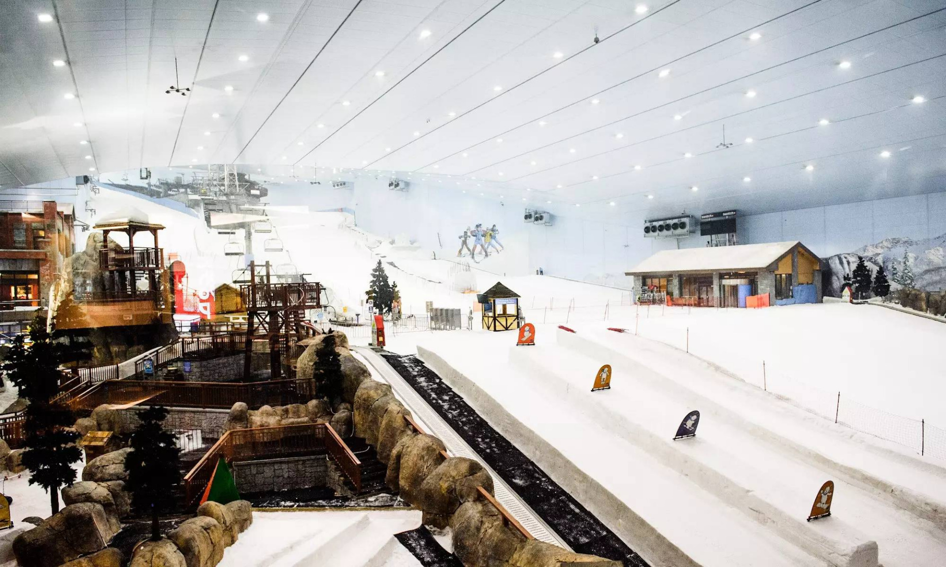 迪拜滑雪场拥有世上罕见的惊险滑雪道——世界第三长室内滑雪道,450米