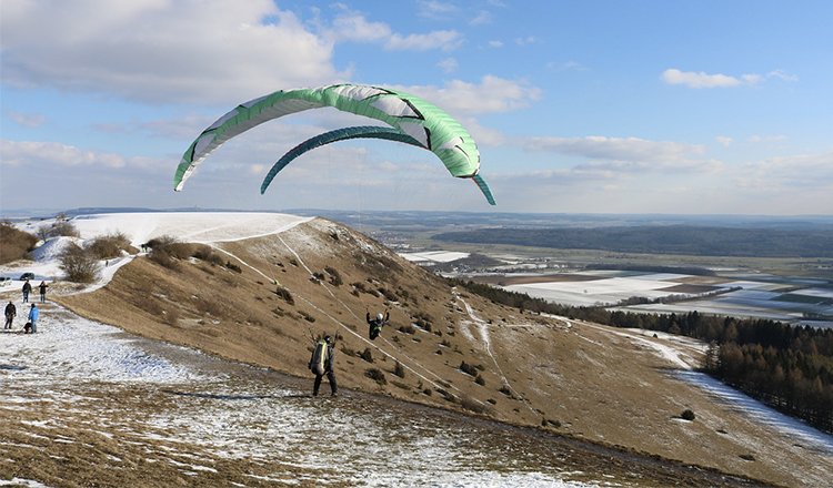 河南洛阳万安山滑翔伞650米起飞赠视频精剪