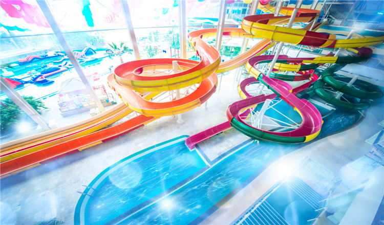 较高档次的游乐场,拥有北京炫酷的水幕电影,垂直高度极大的室内水滑梯