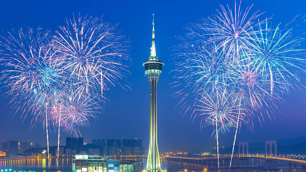 澳门观光旅游塔是澳门的标志性建筑,集观光,会议,娱乐于一体,是全球