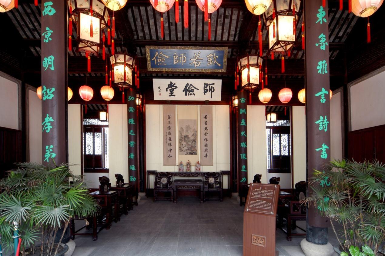 震泽古镇位于江苏省苏州市吴江区西南部,与浙江省毗邻,古称"吴头越尾"