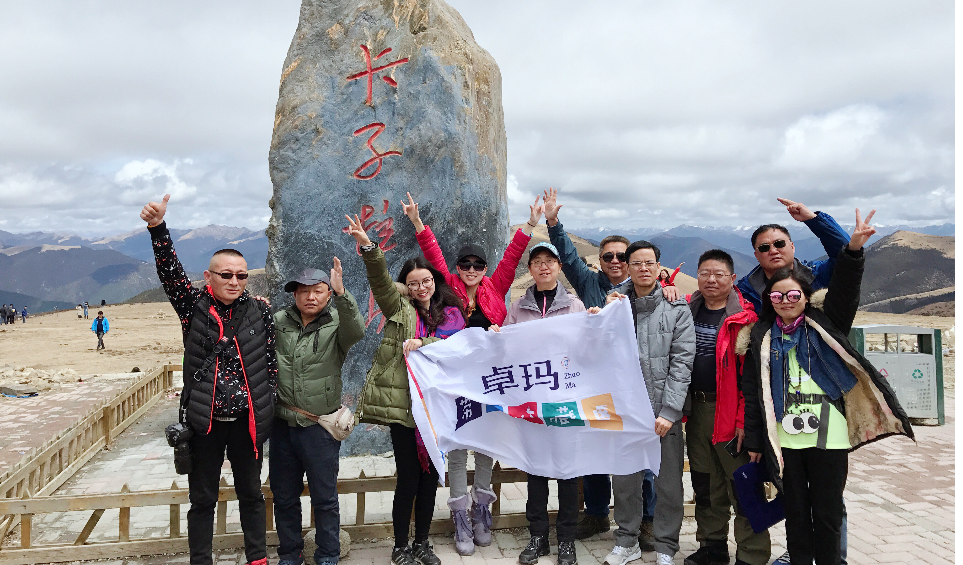 专职户外领队川藏线滇藏线稻城亚丁然乌湖雅鲁藏布江峡谷林芝拉萨纯玩