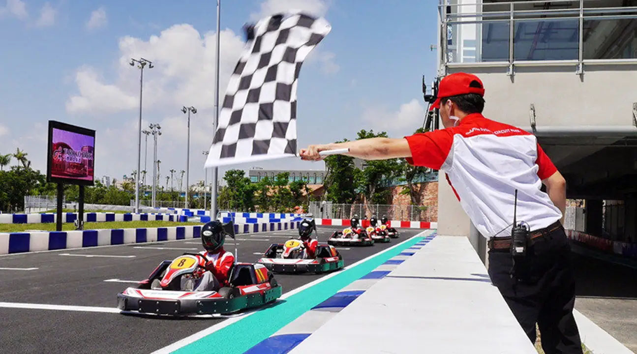 台湾高雄铃鹿赛道乐园迷你铃鹿赛道f1赛车卡丁车体验